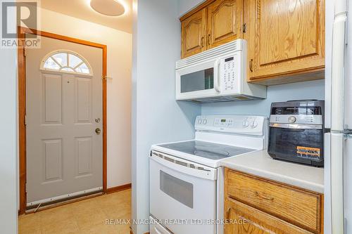 8420 Lamont Avenue, Niagara Falls (Chippawa), ON - Indoor Photo Showing Kitchen