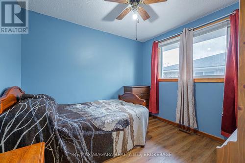 8420 Lamont Avenue, Niagara Falls (Chippawa), ON - Indoor Photo Showing Bedroom
