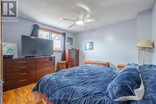 8420 Lamont Avenue, Niagara Falls (Chippawa), ON - Indoor Photo Showing Bedroom