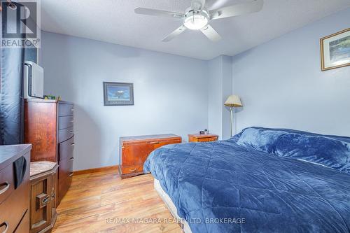 8420 Lamont Avenue, Niagara Falls (Chippawa), ON - Indoor Photo Showing Bedroom