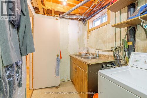 8420 Lamont Avenue, Niagara Falls (Chippawa), ON - Indoor Photo Showing Laundry Room