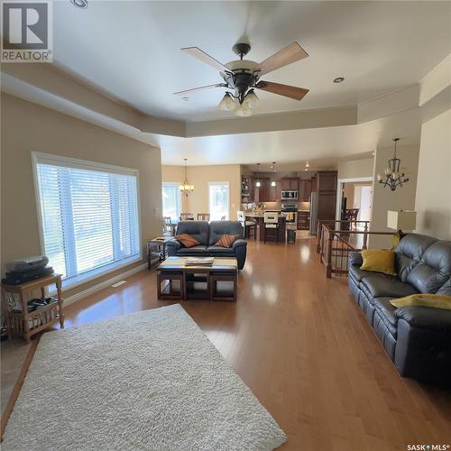 82 Estates Drive, Elk Ridge, SK - Indoor Photo Showing Living Room