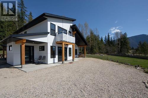 215 Cotswold Road  Nakusp, BC V0G 1R0