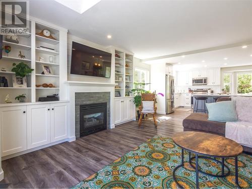 107 Uplands Drive, Kaleden, BC - Indoor Photo Showing Living Room With Fireplace