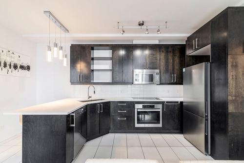 Kitchen - 1428-1225 Boul. Robert-Bourassa, Montréal (Ville-Marie), QC - Indoor Photo Showing Kitchen With Upgraded Kitchen