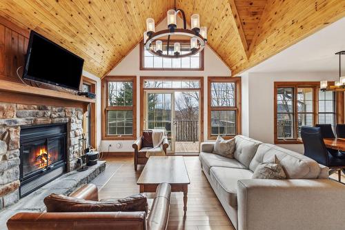 Living room - 9-134 Ch. De La Forêt, Mont-Tremblant, QC - Indoor Photo Showing Living Room With Fireplace
