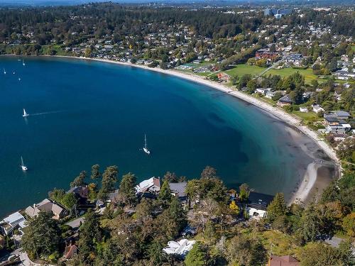 3915 Woodlands Pl, Saanich, BC 