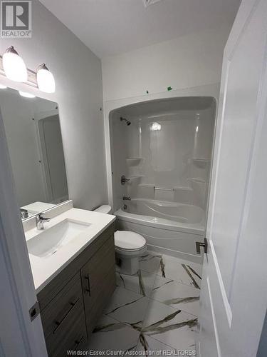 4785 Walker Road Unit# 308, Windsor, ON - Indoor Photo Showing Bathroom