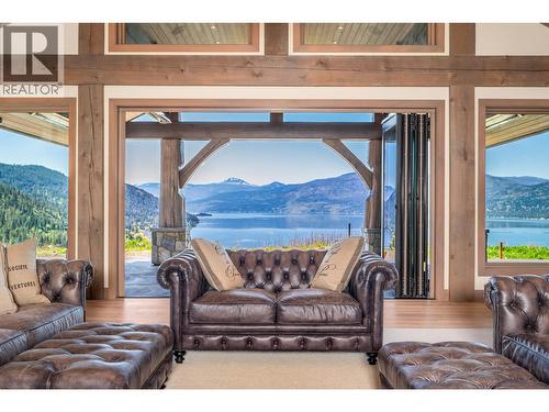 8399 Bench Row Road, Vernon, BC - Indoor Photo Showing Living Room