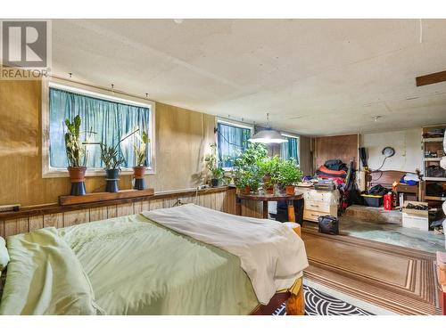 772 Otter Lake Cross Road, Spallumcheen, BC - Indoor Photo Showing Bedroom