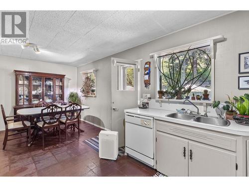 772 Otter Lake Cross Road, Spallumcheen, BC - Indoor Photo Showing Kitchen With Double Sink