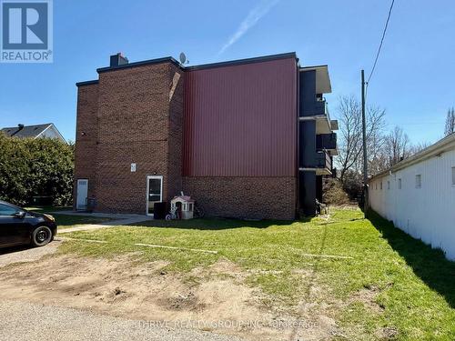 1576 Caledonia Street, London East (East H), ON - Outdoor With Exterior
