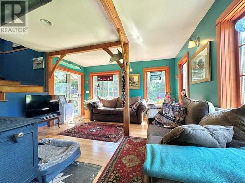 395 Boven Road, Nelson, BC - Indoor Photo Showing Living Room
