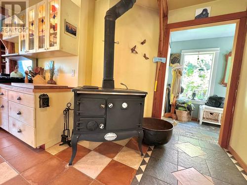 395 Boven Road, Nelson, BC - Indoor Photo Showing Other Room