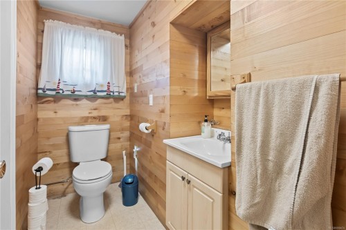 1065 Seventh Ave, Ucluelet, BC 