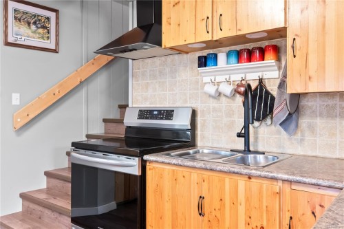 1065 Seventh Ave, Ucluelet, BC 