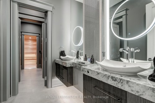 1272 Fiddlers Green Road, Hamilton, ON - Indoor Photo Showing Bathroom