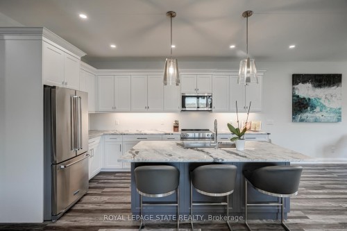 1272 Fiddlers Green Road, Hamilton, ON - Indoor Photo Showing Kitchen With Upgraded Kitchen