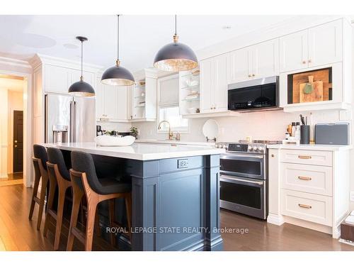 1417 Halifax Place, Burlington, ON - Indoor Photo Showing Kitchen With Upgraded Kitchen