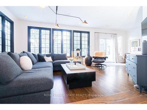 1417 Halifax Place, Burlington, ON - Indoor Photo Showing Living Room