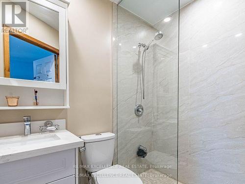 1178 Ogden Avenue, Mississauga, ON - Indoor Photo Showing Bathroom