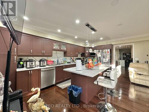 1432 Quest Circle, Mississauga, ON - Indoor Photo Showing Kitchen With Upgraded Kitchen