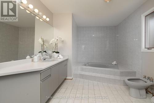 703 Welcome Court, Mississauga, ON - Indoor Photo Showing Bathroom