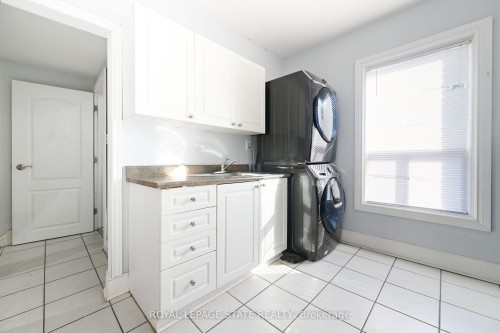 200 Kensington Avenue N, Hamilton, ON - Indoor Photo Showing Laundry Room