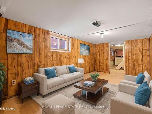 135 Britannia Avenue, Hamilton, ON - Indoor Photo Showing Living Room