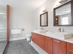 Salle de bains attenante à la CCP - 