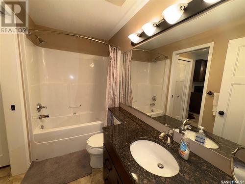 207 1220 Blackfoot Drive, Regina, SK - Indoor Photo Showing Bathroom