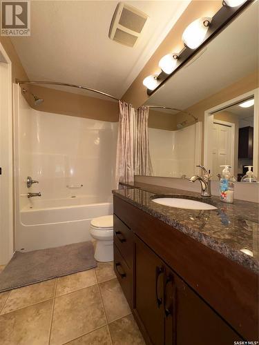 207 1220 Blackfoot Drive, Regina, SK - Indoor Photo Showing Bathroom