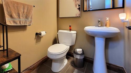 43-4868 Riverview Drive, Edgewater, BC - Indoor Photo Showing Bathroom