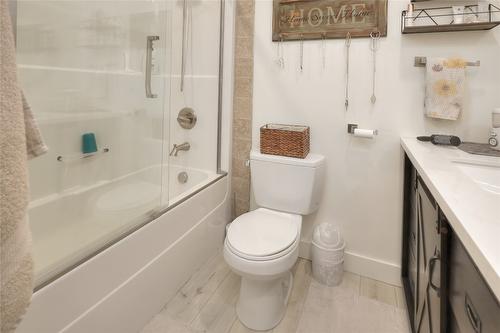 43-4868 Riverview Drive, Edgewater, BC - Indoor Photo Showing Bathroom