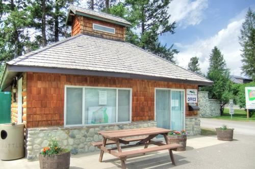 43-4868 Riverview Drive, Edgewater, BC - Outdoor