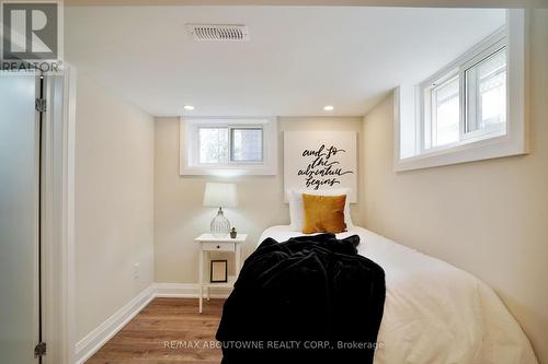 96 Mohawk Road E, Hamilton, ON - Indoor Photo Showing Bedroom