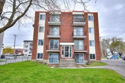 362 Rue Pascal  Boisbriand, QC J7G 2B2