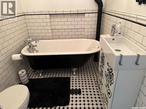 1217 2Nd Street, Estevan, SK - Indoor Photo Showing Bathroom