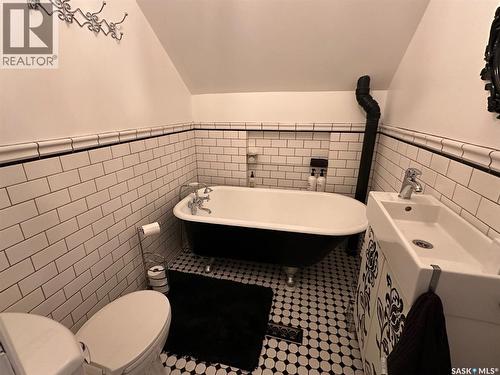 1217 2Nd Street, Estevan, SK - Indoor Photo Showing Bathroom