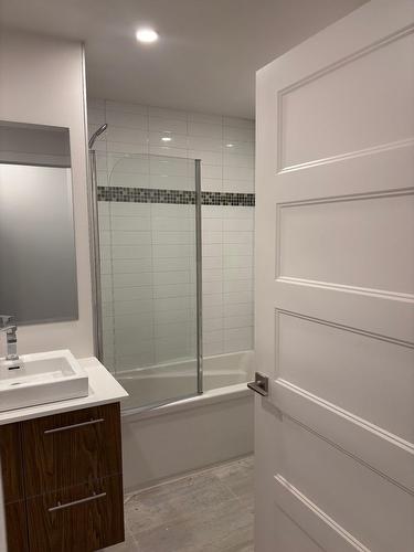 Bathroom - 402-20 Rue D'Ambre, Candiac, QC - Indoor Photo Showing Bathroom