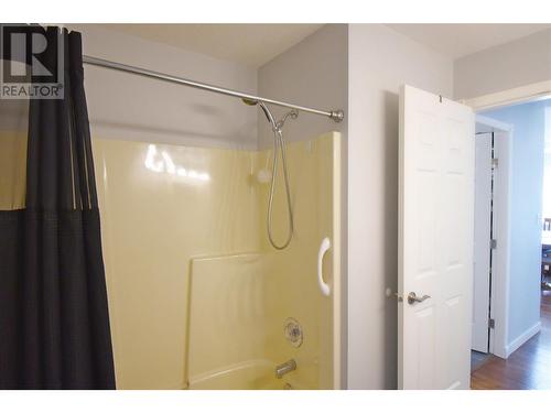 8700 Clerke Road Unit# 3, Coldstream, BC - Indoor Photo Showing Bathroom