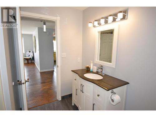 8700 Clerke Road Unit# 3, Coldstream, BC - Indoor Photo Showing Bathroom