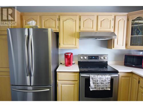 8700 Clerke Road Unit# 3, Coldstream, BC - Indoor Photo Showing Kitchen