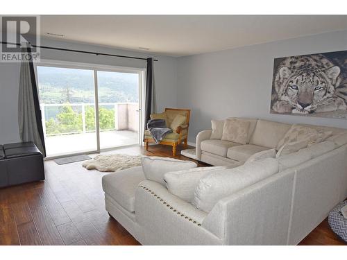 Living room - 8700 Clerke Road Unit# 3, Coldstream, BC - Indoor Photo Showing Living Room