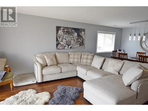 8700 Clerke Road Unit# 3, Coldstream, BC - Indoor Photo Showing Living Room