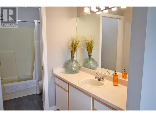 4 pc Ensuite - 8700 Clerke Road Unit# 3, Coldstream, BC - Indoor Photo Showing Bathroom
