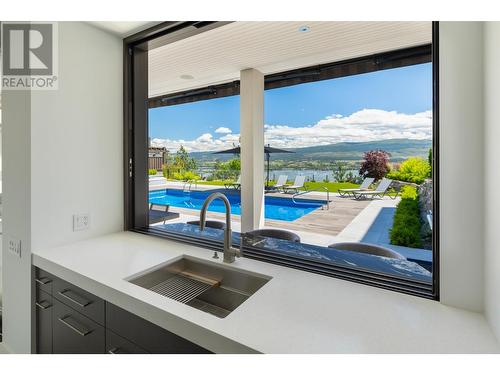 2463 Thacker Drive, West Kelowna, BC - Indoor