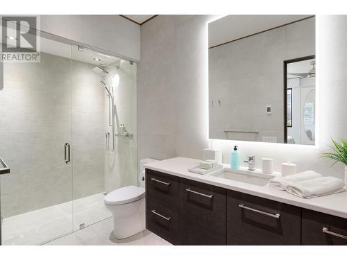 2463 Thacker Drive, West Kelowna, BC - Indoor Photo Showing Bathroom