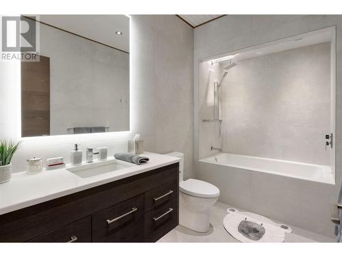 2463 Thacker Drive, West Kelowna, BC - Indoor Photo Showing Bathroom