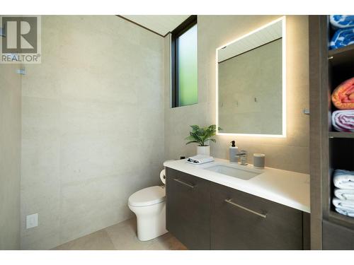2463 Thacker Drive, West Kelowna, BC - Indoor Photo Showing Bathroom